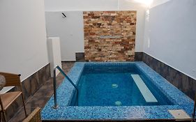2Br-3Ba Condo Block From Beach W Rooftop Jacuzzi